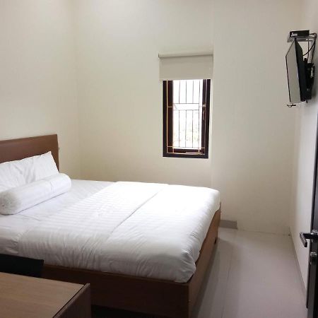 Clean & Comfort Homestay Ambon Bagian luar foto