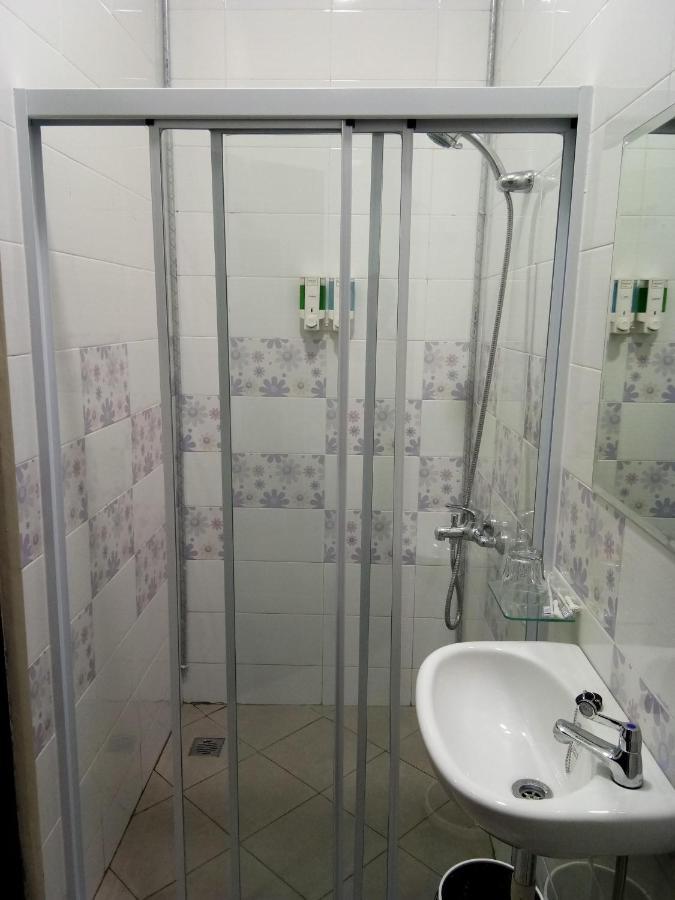 Clean & Comfort Homestay Ambon Bagian luar foto
