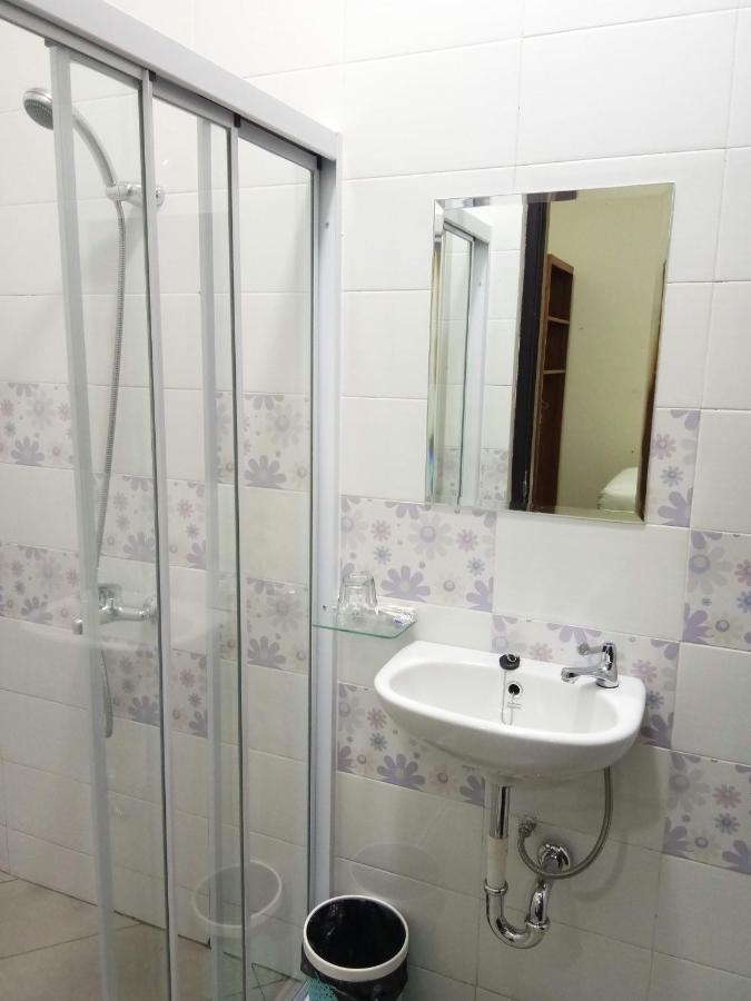 Clean & Comfort Homestay Ambon Bagian luar foto